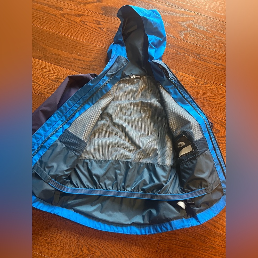 The North Face Kids Blue and Dark Jacket - Picture 14 of 15